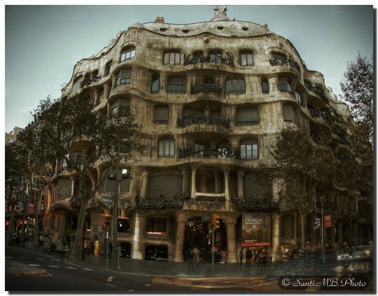 Сasa mila / la pedrera («каменная пещера»). Барселона Испания