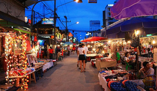 Ночной рынок (Night Bazaar) в Чиангмае