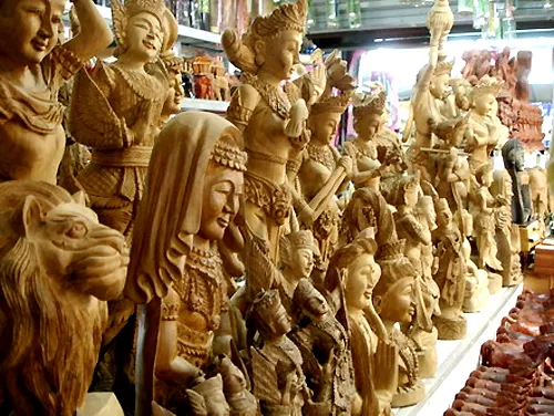 Поселок деревянных мастеров Бан Тавай в Чианг Мае (Baan Tawai)