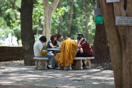 Монах на встрече с посетителями