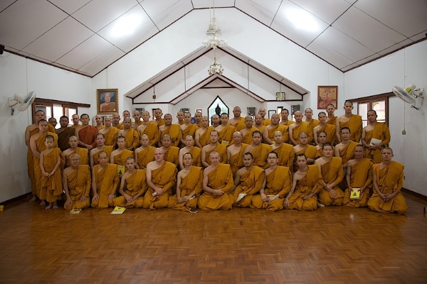 Общий снимок монахов в храме Wat Umong