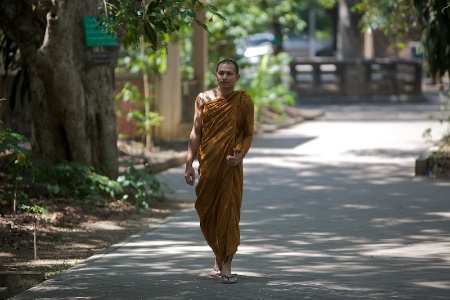 Монах на прогулке