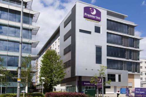 Отель Premier Inn London Ealing